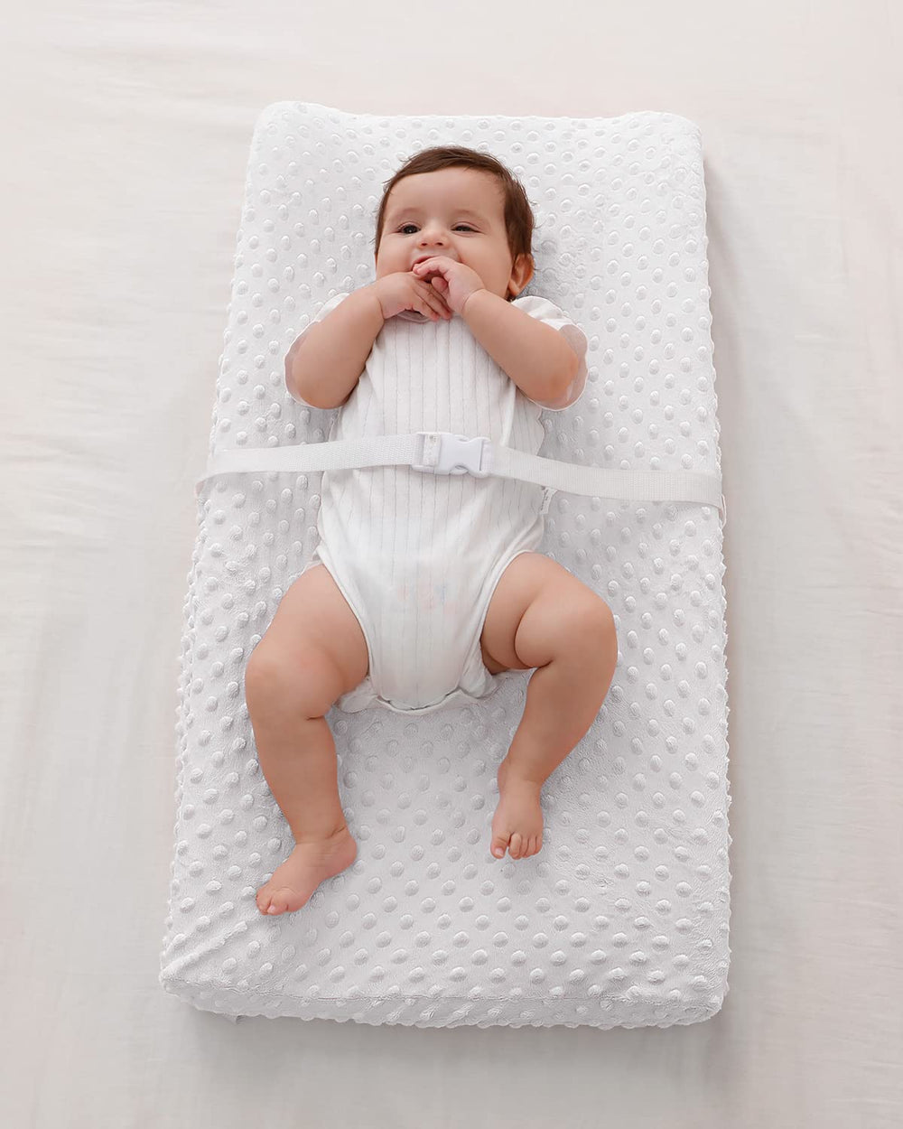 QUENESS BABY Cloud Dancer gift-ready packaging for baby showers.