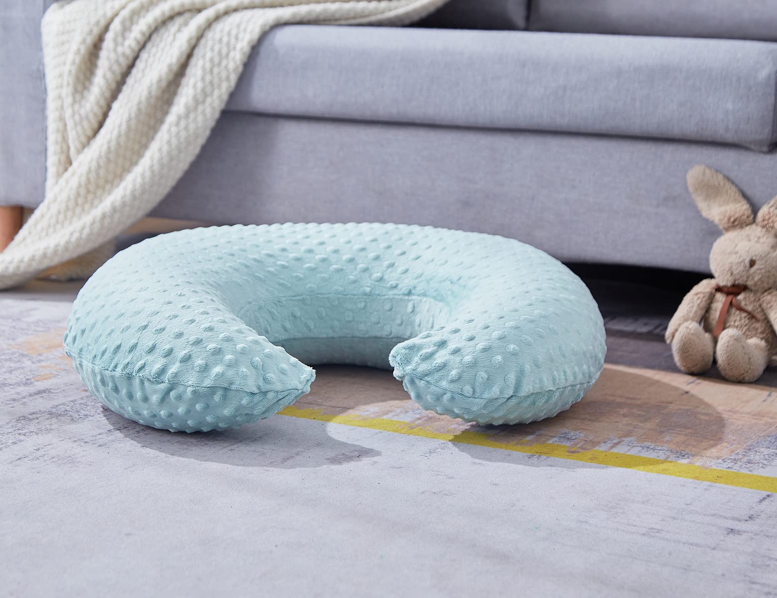 QUENESS Nursing Pillow baby-comfort-dimples emphasizes cozy seating that comforts during meals