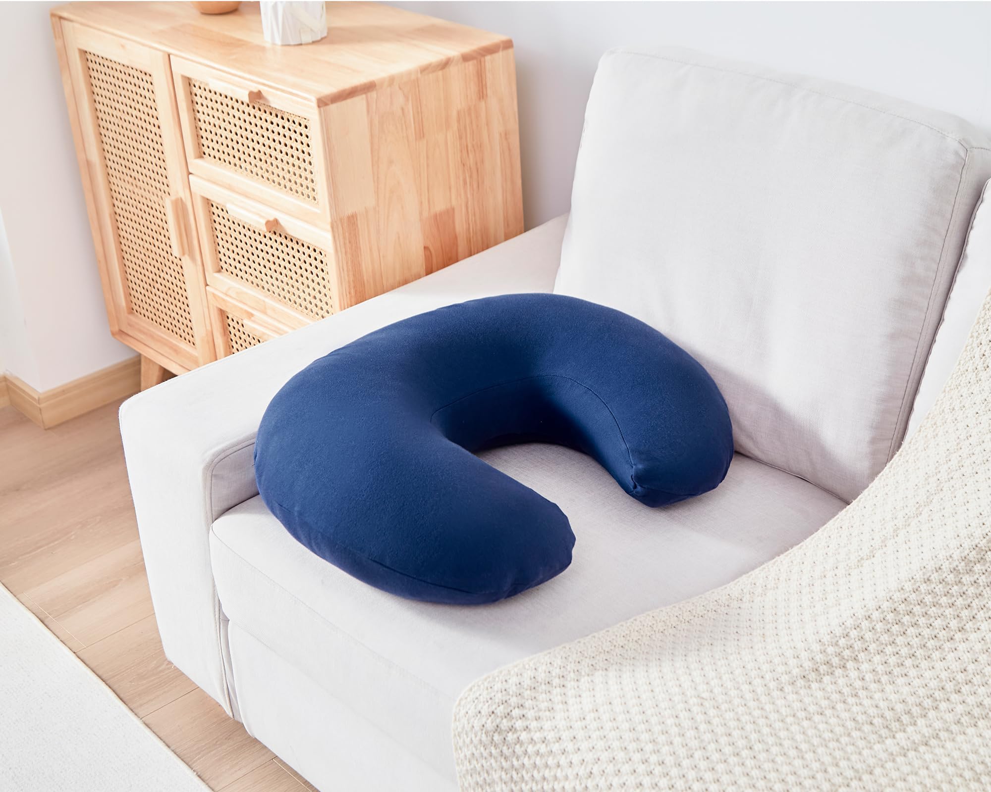 QUENESS compressed packaging keeps pillow safe and space-saving during shipping.