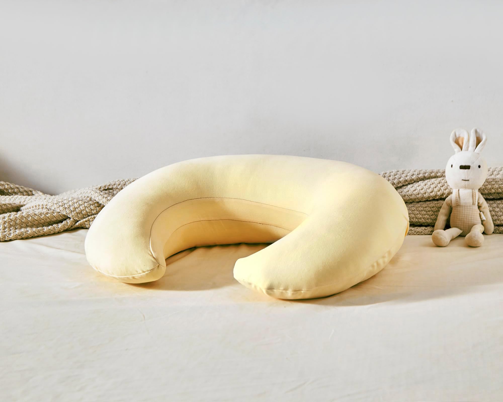 QUENESS nursing pillow compressed packaging saves space during shipping.