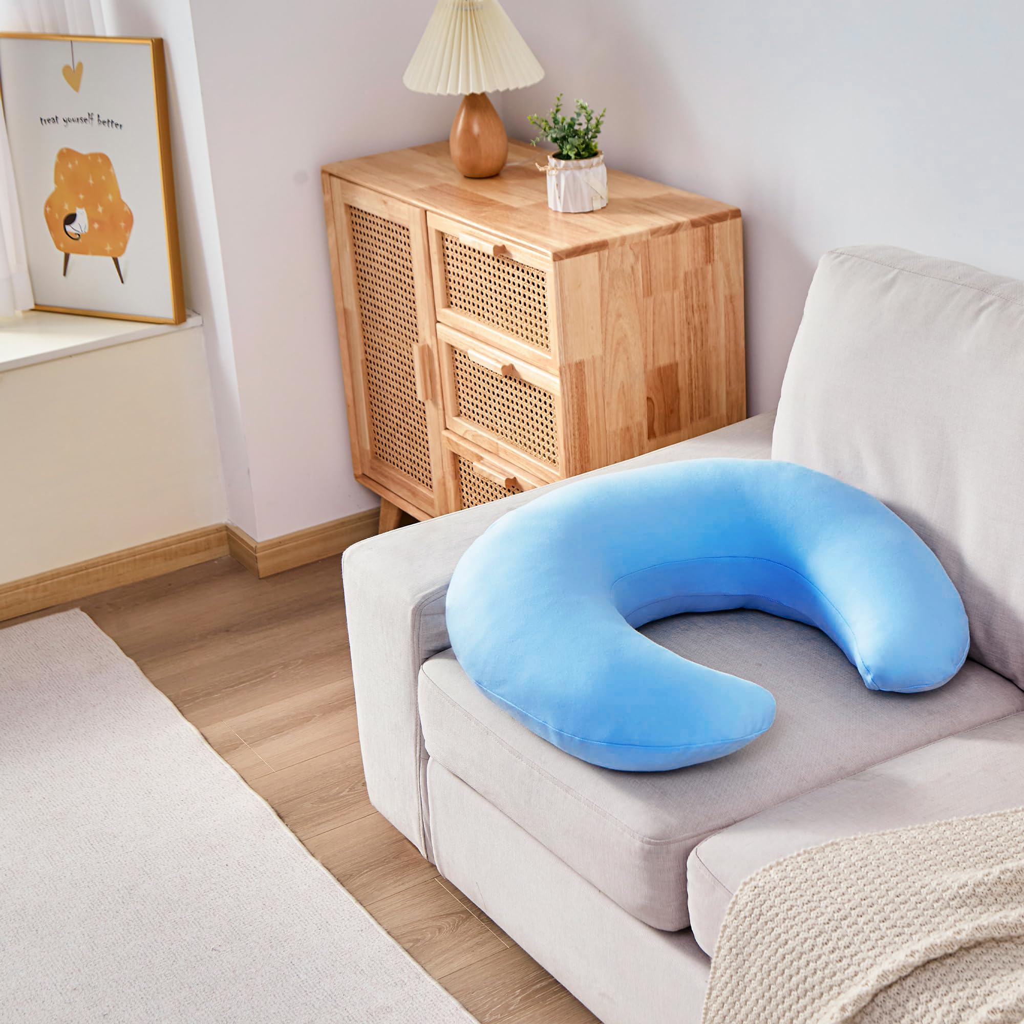 QUENESS compressed shipping keeps pillow safe and space-saving on arrival.