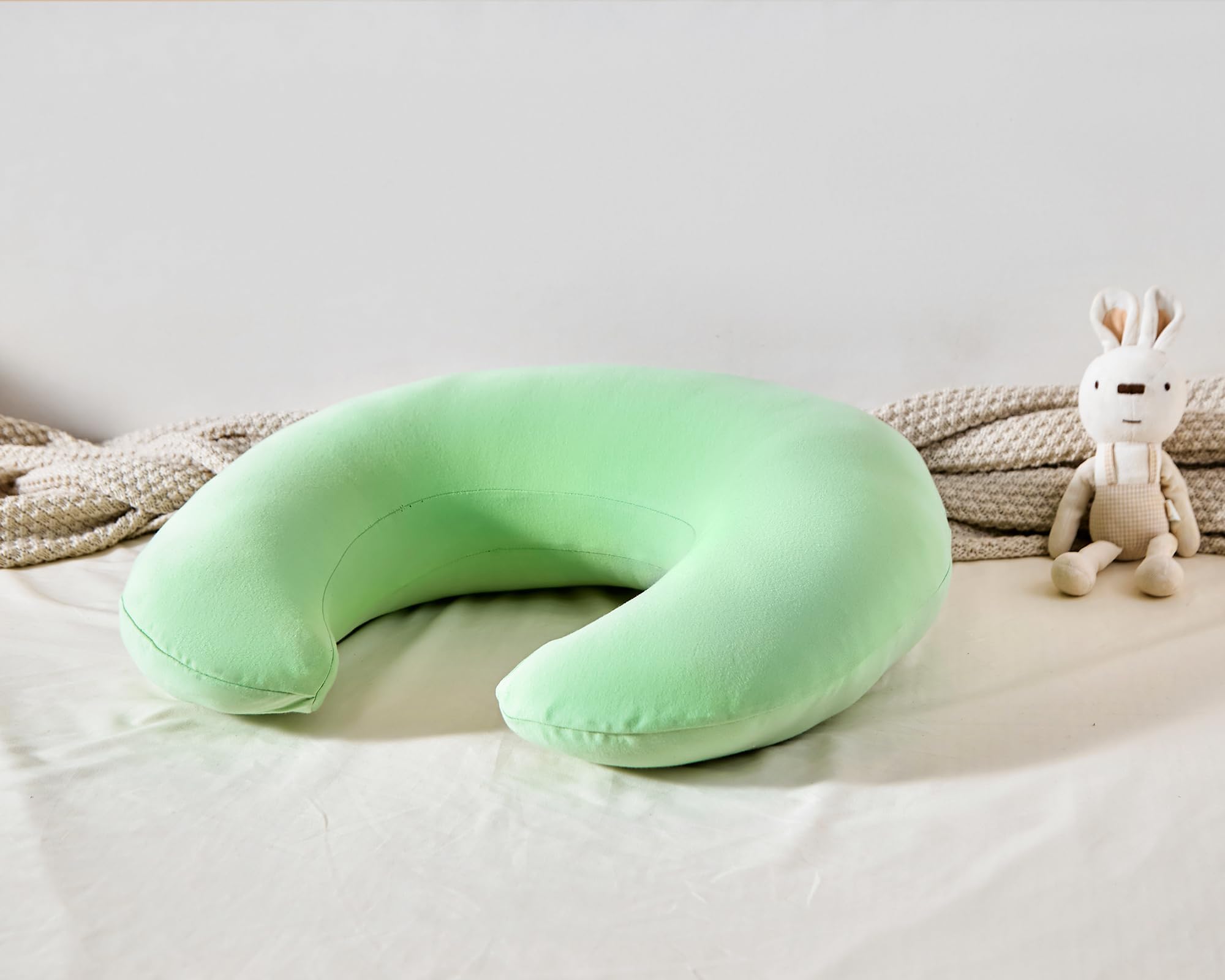 QUENESS nursing pillow shows dimensions 24.8 by 20.9 by 7.1 inches for wide fit
