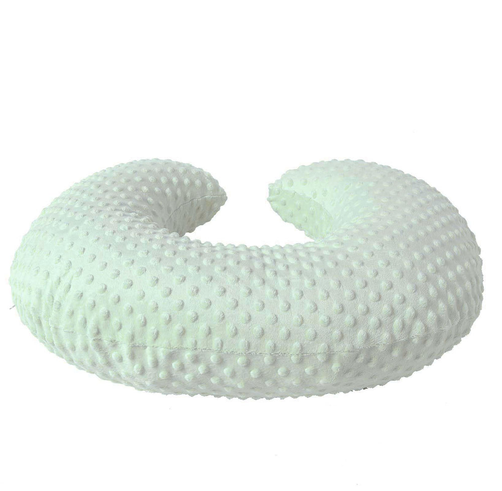 QUENESS nursing pillow green dimples-detail emphasizes baby safety and secure posture.