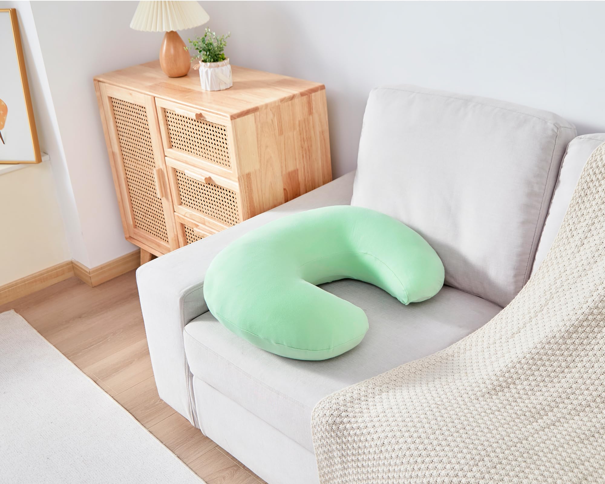 QUENESS nursing pillow green packaging compressed for space-saving shipping.