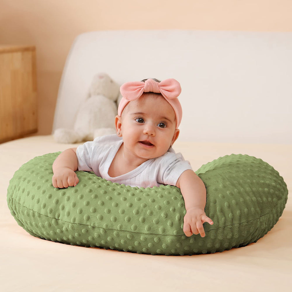 QUENESS nursing pillow lap-feeding-position keeps mom's arms relaxed during feeding.