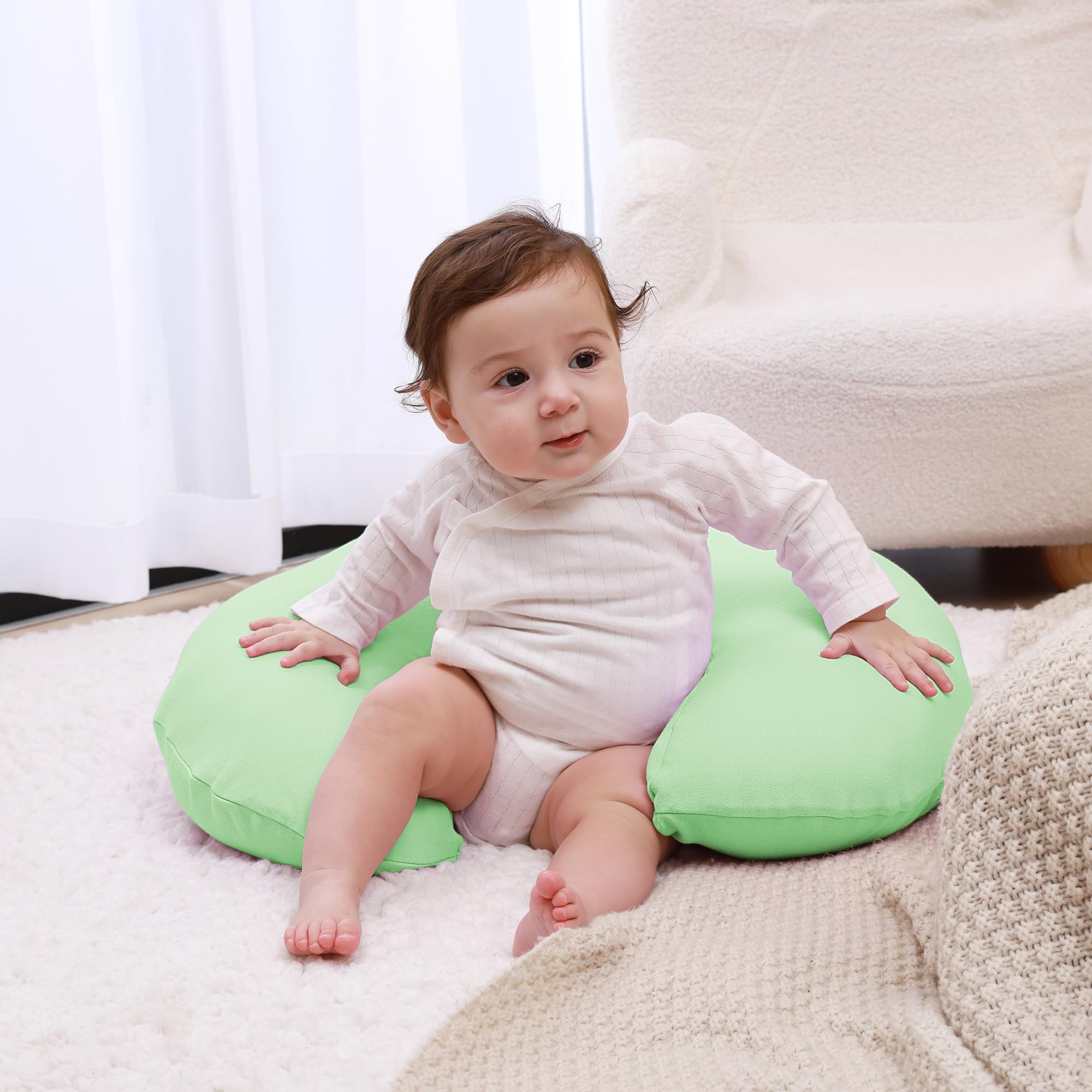 QUENESS nursing pillow side-feeding position demonstrates ergonomic comfort