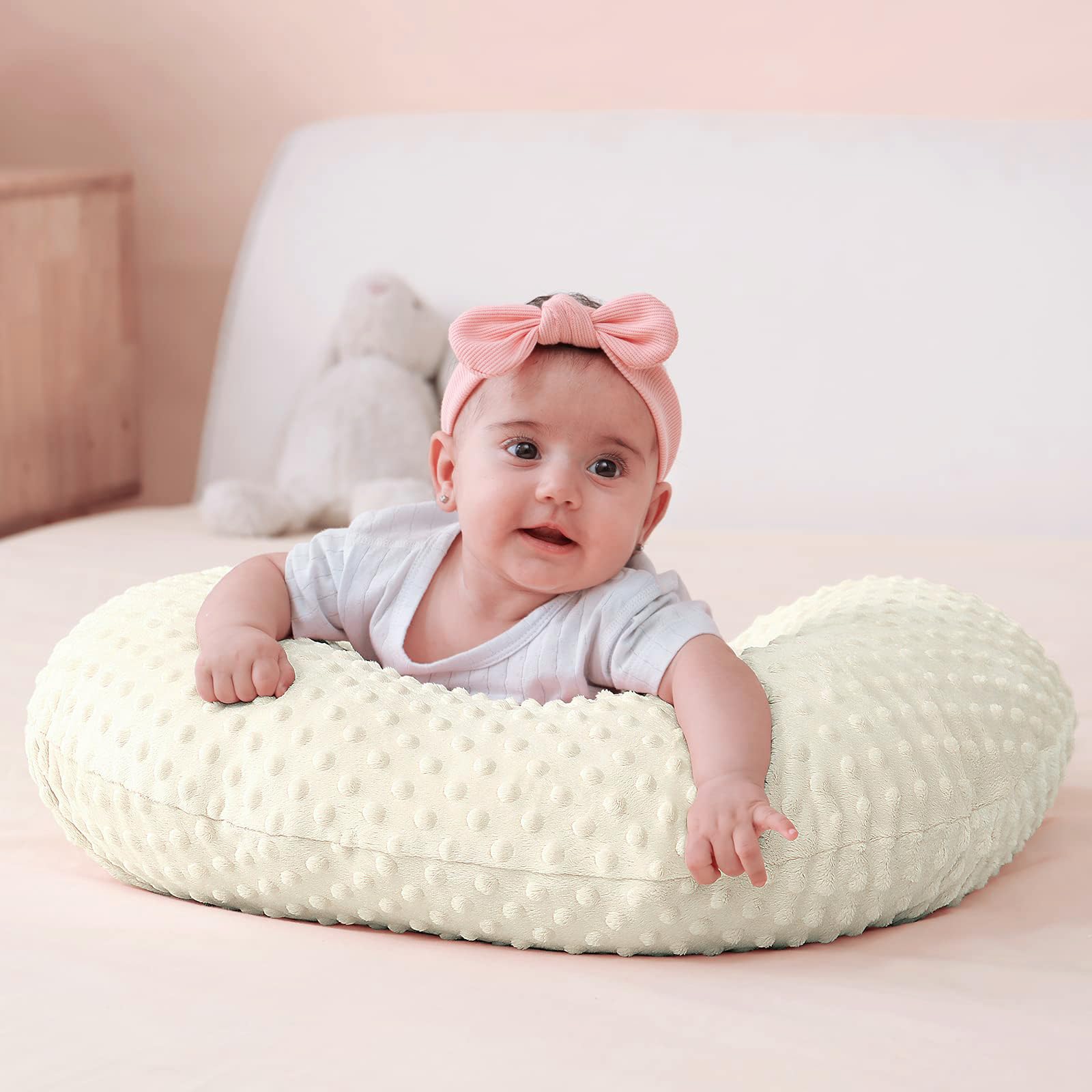 QUENESS nursing pillow Tender Yellow easy-care surface for daily use.