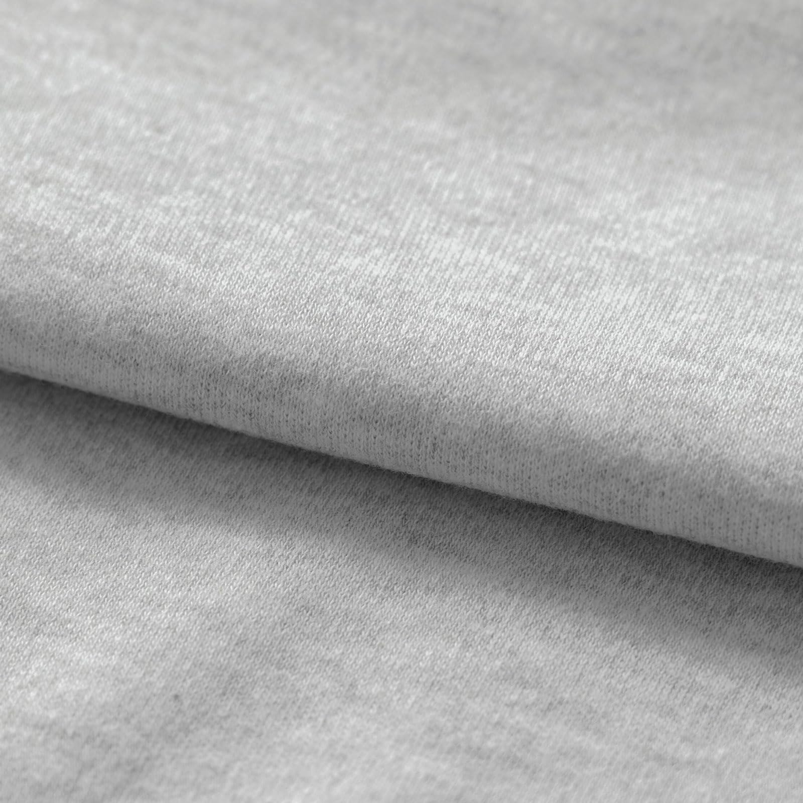 Queness velcro-fastening swaddle enables snug, adjustable wrapping.