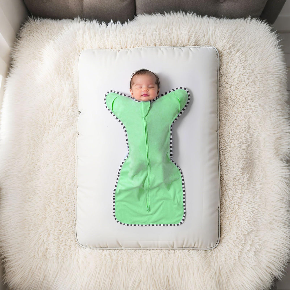 queness transition swaddle 2-way zipper close-up with protective zipper for gentle changes
