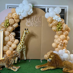QWTOWFM Wood Wild One Sign first-birthday banner creates a memorable focal point.