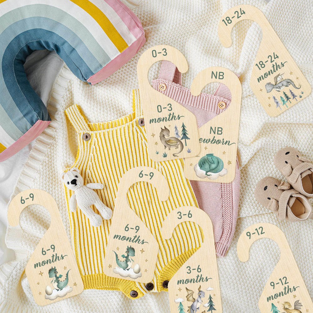 R HORSE age-label dividers labeled newborn to 24 months for easy rotation.
