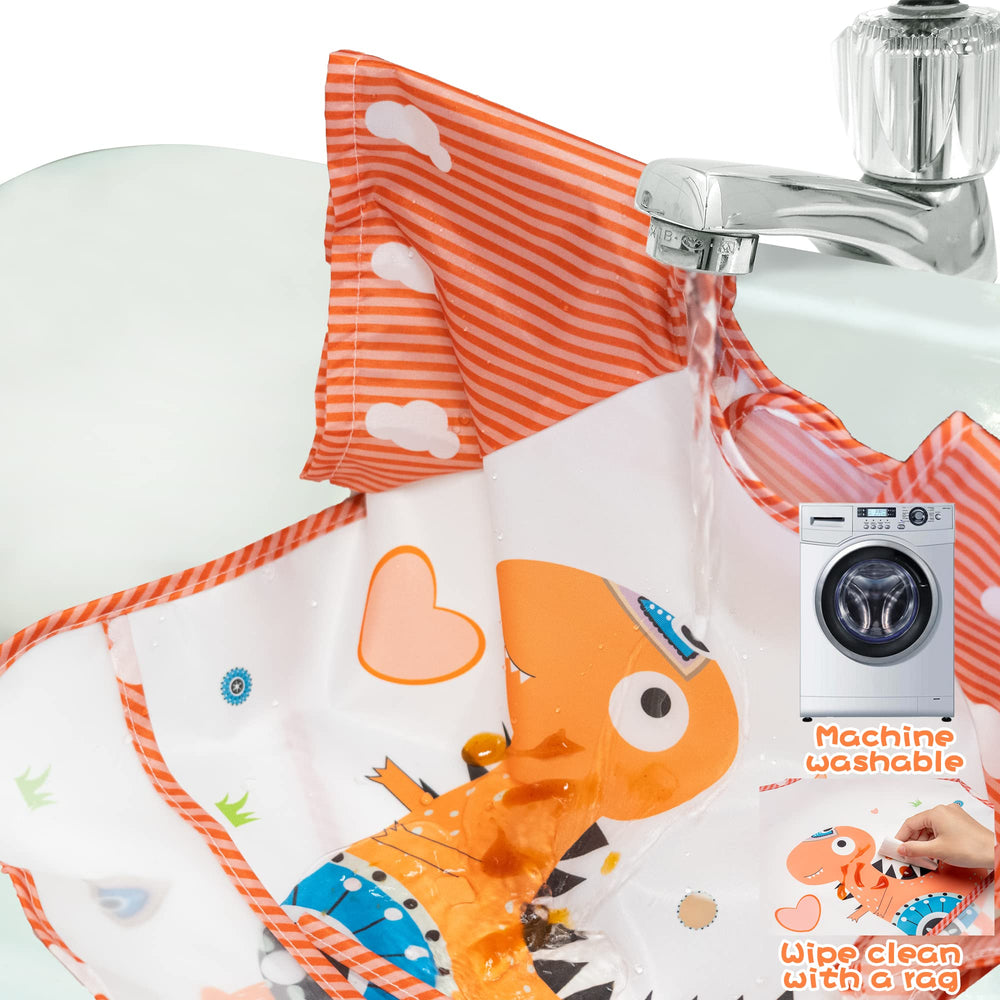 R HORSE bib with lion pattern protects clothing during messy bites.