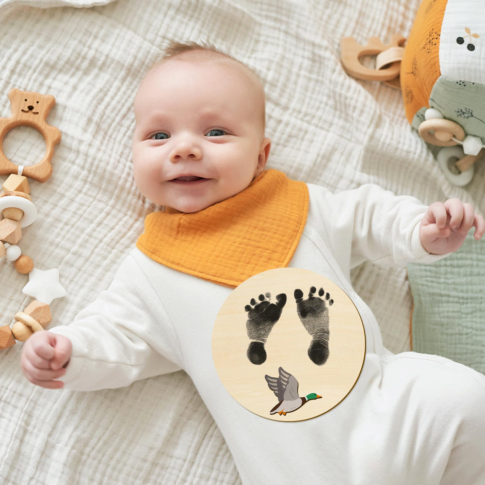 R HORSE clean-touch-ink-pad keeps hands ink-free while creating footprints.