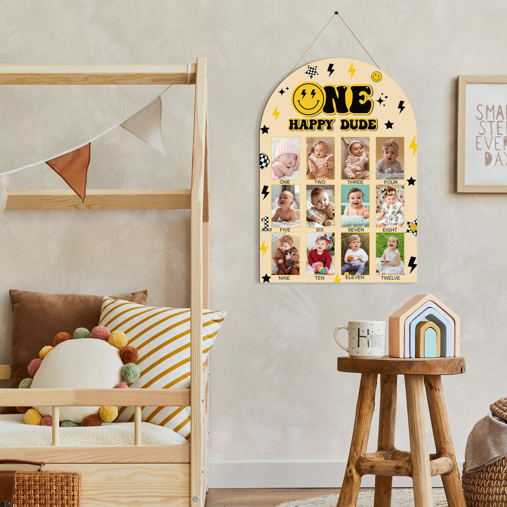 R HORSE Hanging hooks and adhesive points enable easy mounting.
