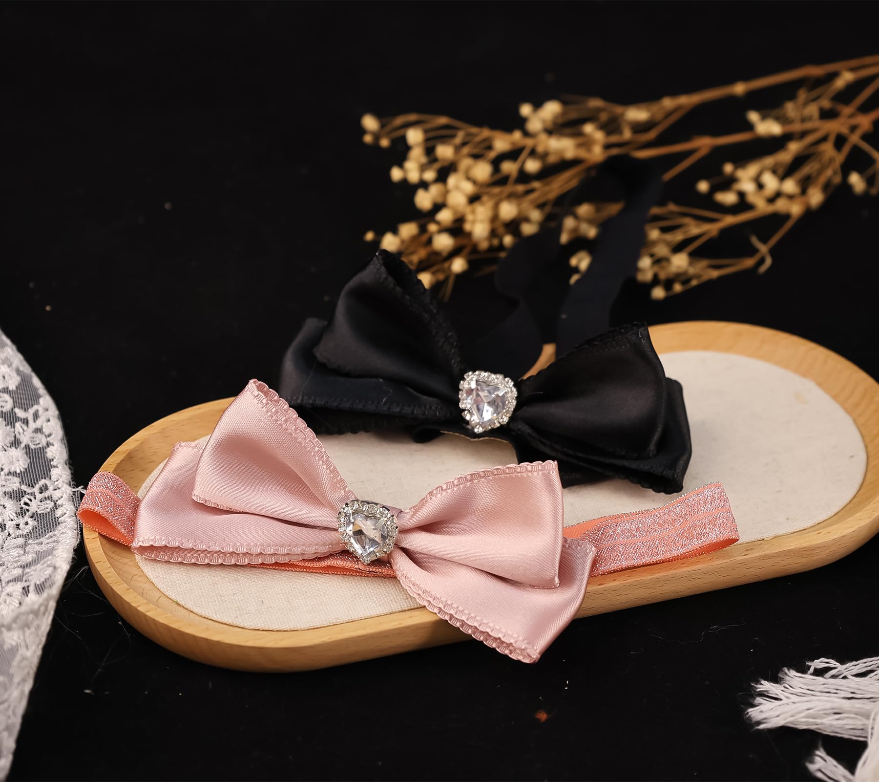 Rannyrena lace-elastic headband closeup shows stretch-fit and delicate bow details.
