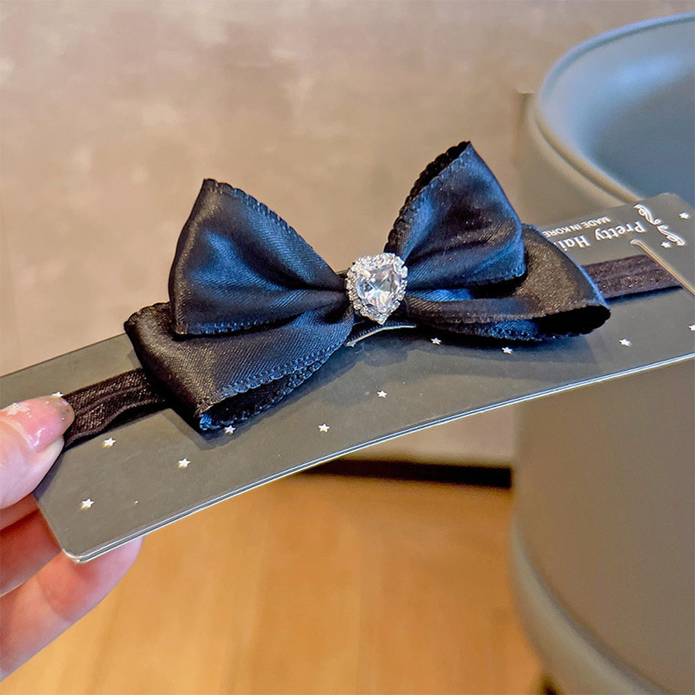 Rannyrena beige velvet gloss bow headband pairs with neutrals for timeless elegance.