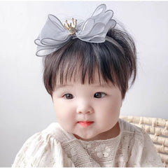 Rannyrena elastic headband fits newborn to toddler without slipping.