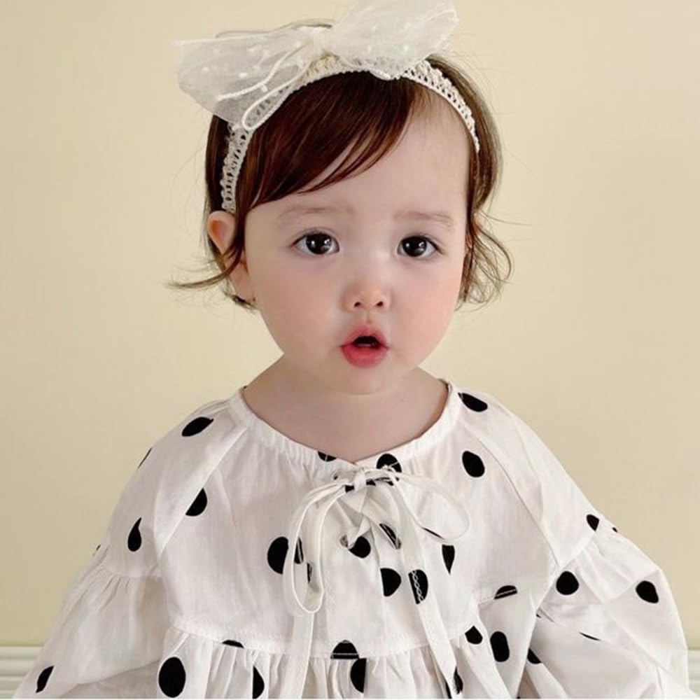 Rannyrena baby headband during a photo session for perfect framing