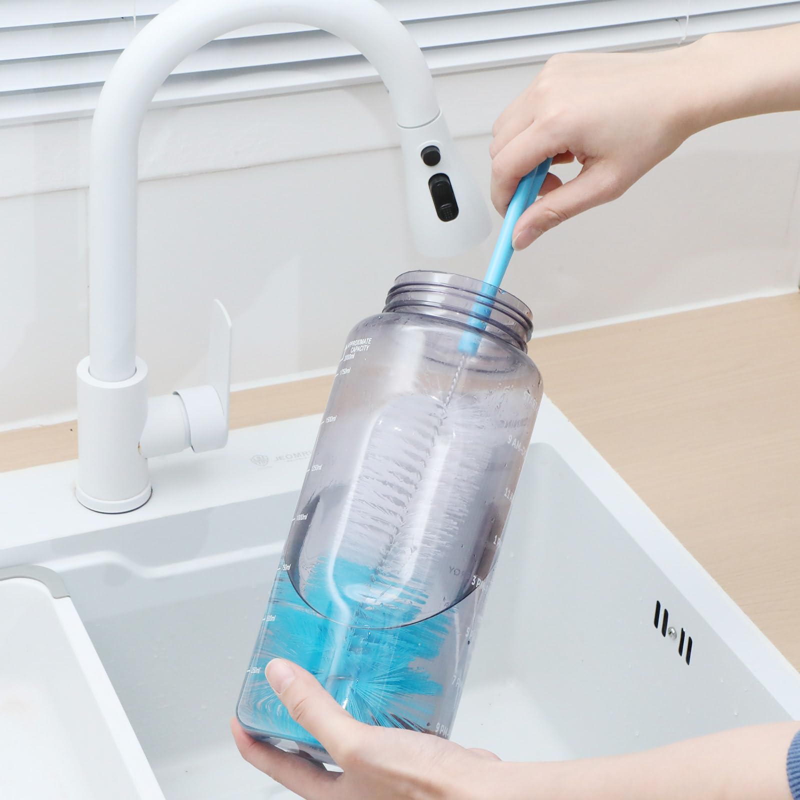 Reallnaive narrow-neck bottle cleaning brush reaching tight spaces with flexible bristles