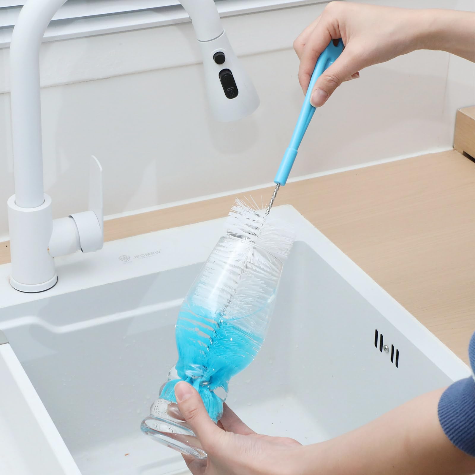 Reallnaive wine decanter brush gliding inside for residue-free rinsing