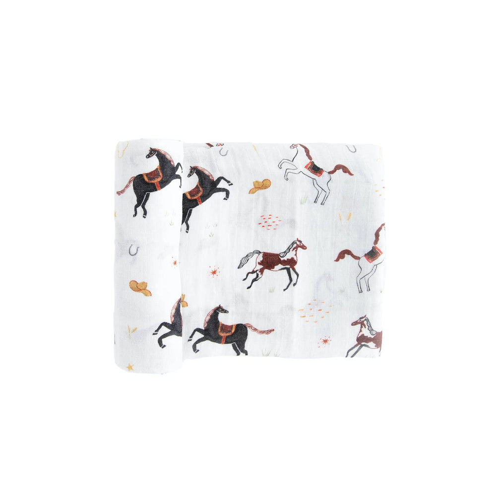 Red Rovr Howdy Horse print swaddle, breathable cotton for baby's comfort.