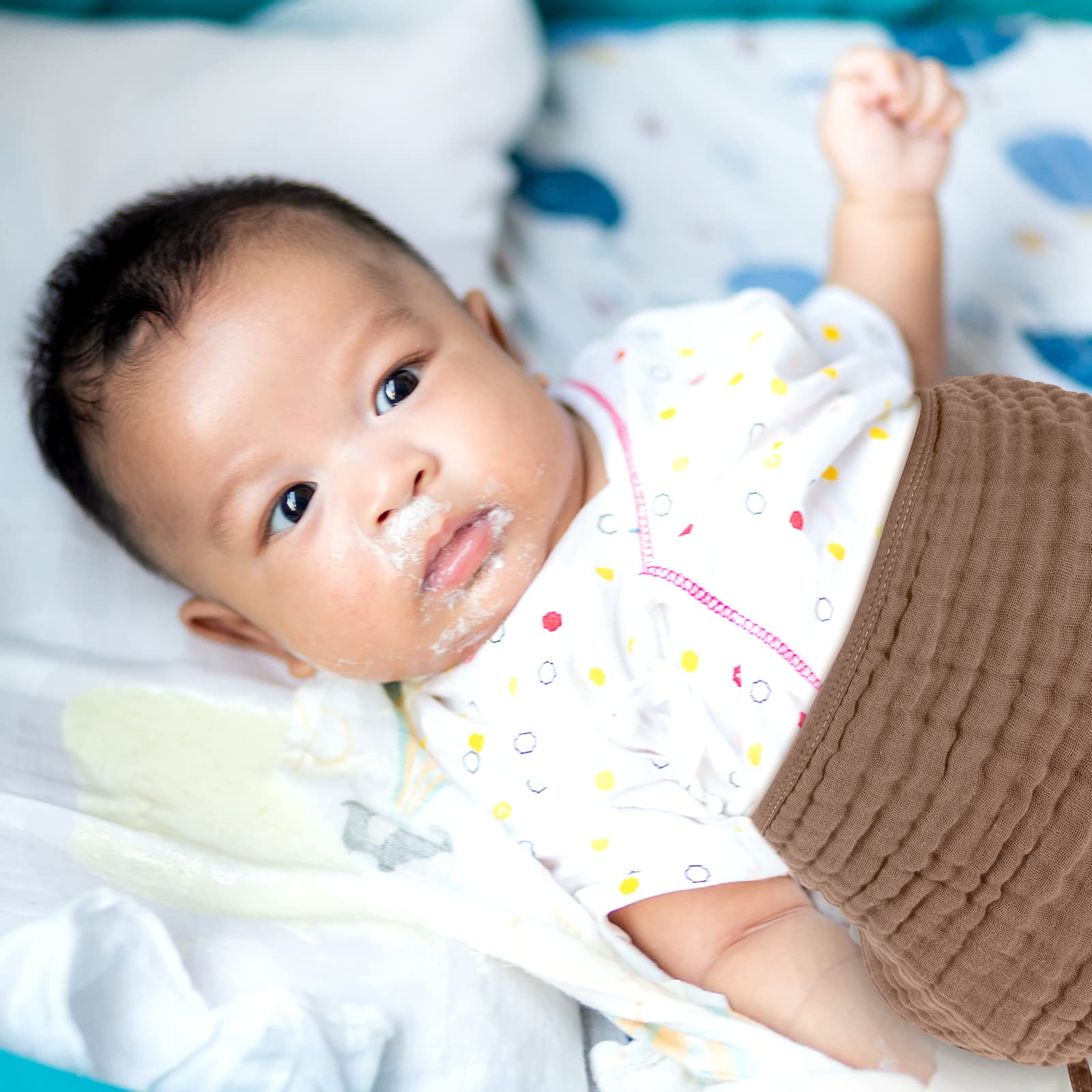 Remagr machine-wash friendly burp cloths ensure quick cleaning.
