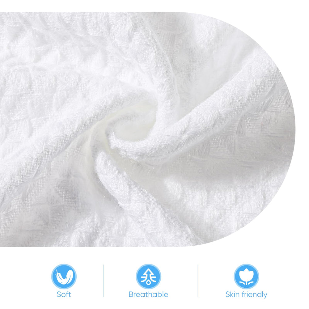Runeaoys white blanket for prams and cots, easy care and machine washable