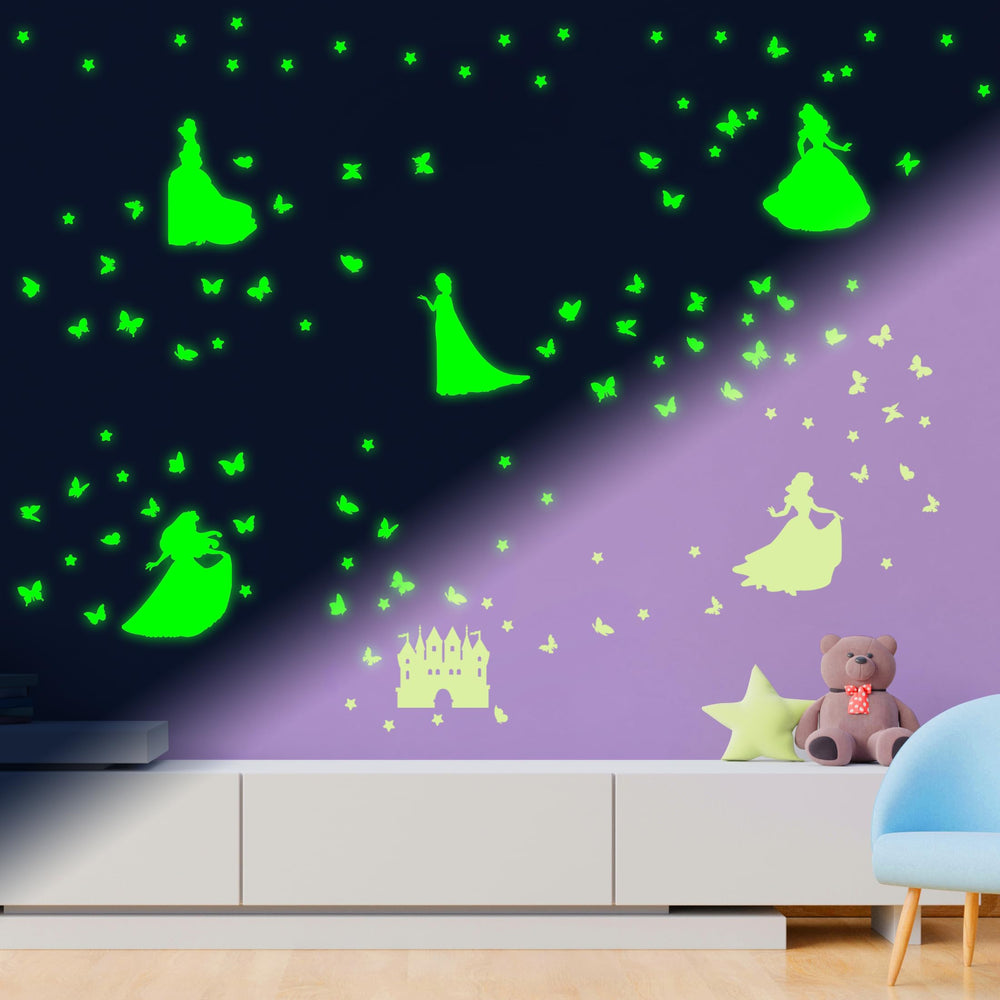 Robmoda princess-castle-ceiling-wall-decal-green creates fairy-tale ambiance overhead