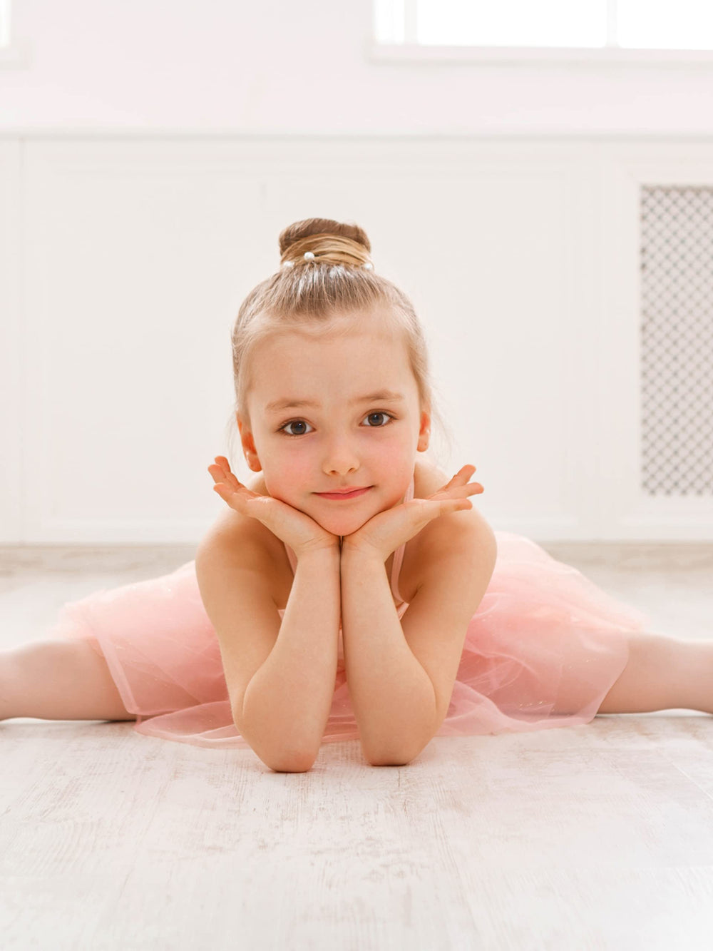 ROCST hairpins bun assembly shows secure hold for ballet buns and salon use.