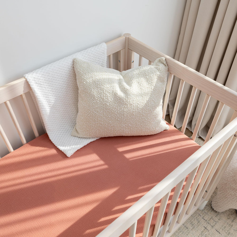 ROMY RO muslin crib sheet is easy to wash and machine-friendly for busy parents.