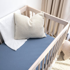 ROMY RO muslin crib sheet elastic fit close-up demonstrates snug mattress cover