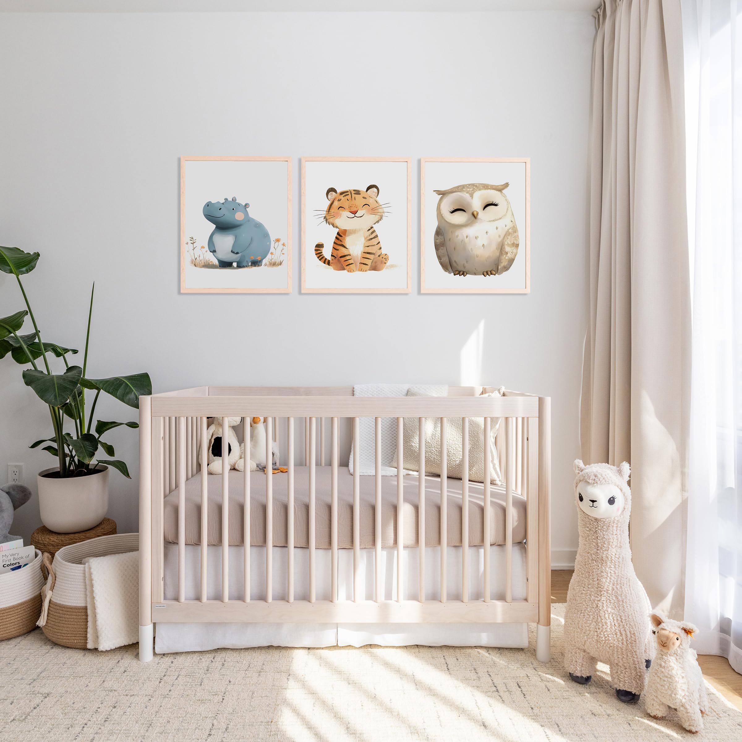 ROMY RO muslin crib sheet with elastic fit ensures secure, smooth coverage.