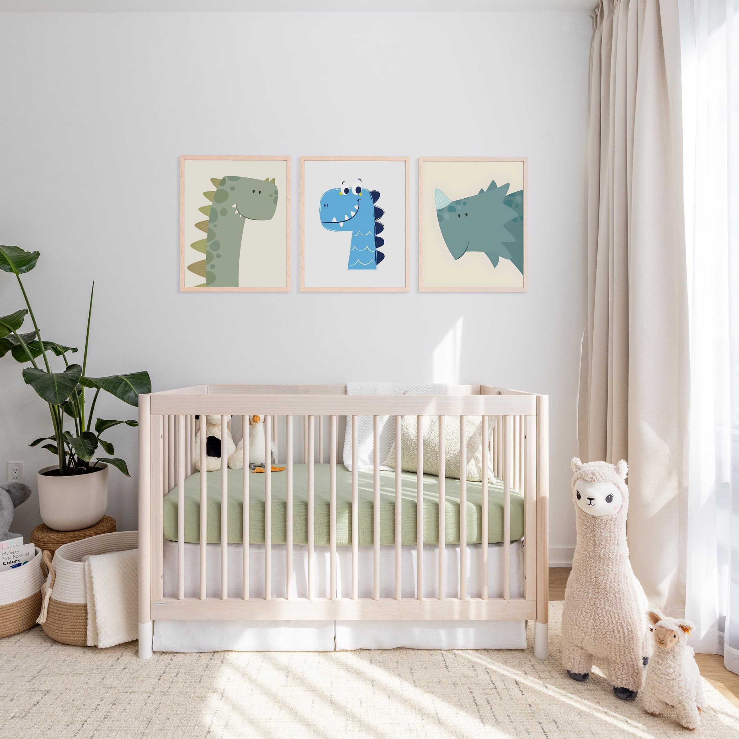 ROMY RO muslin crib sheet with snug elastic-fit minimizes wrinkles.