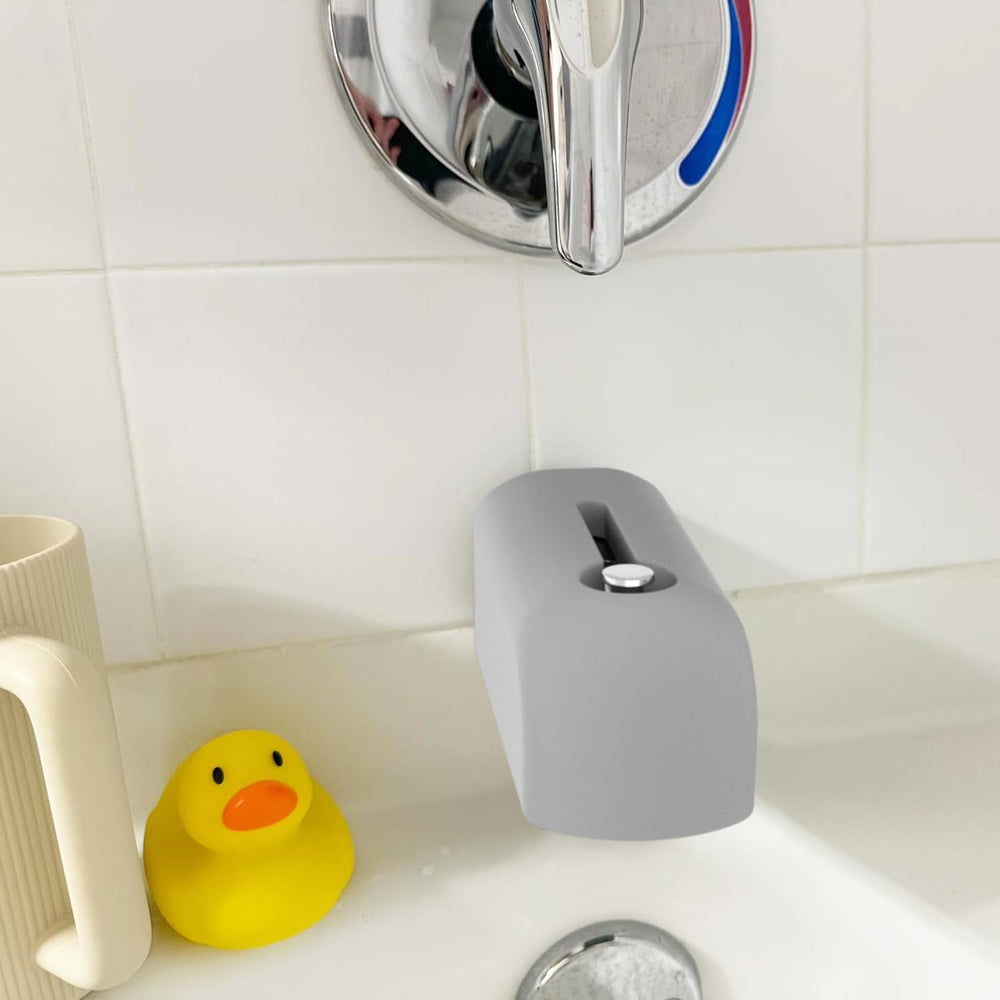 Roslim universal-fit image demonstrates full coverage on standard tub faucets