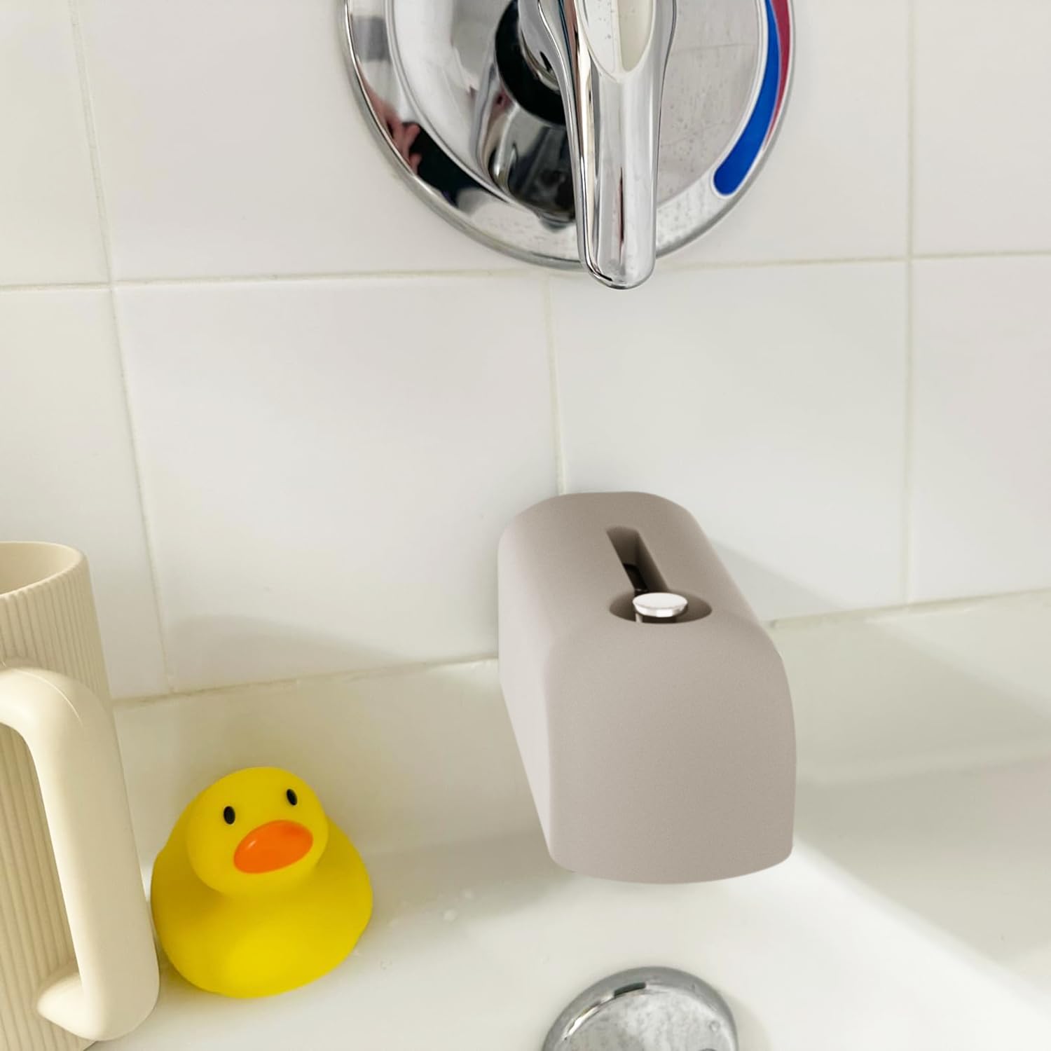Roslim minimalist design stays in place, avoiding toy-like distraction.