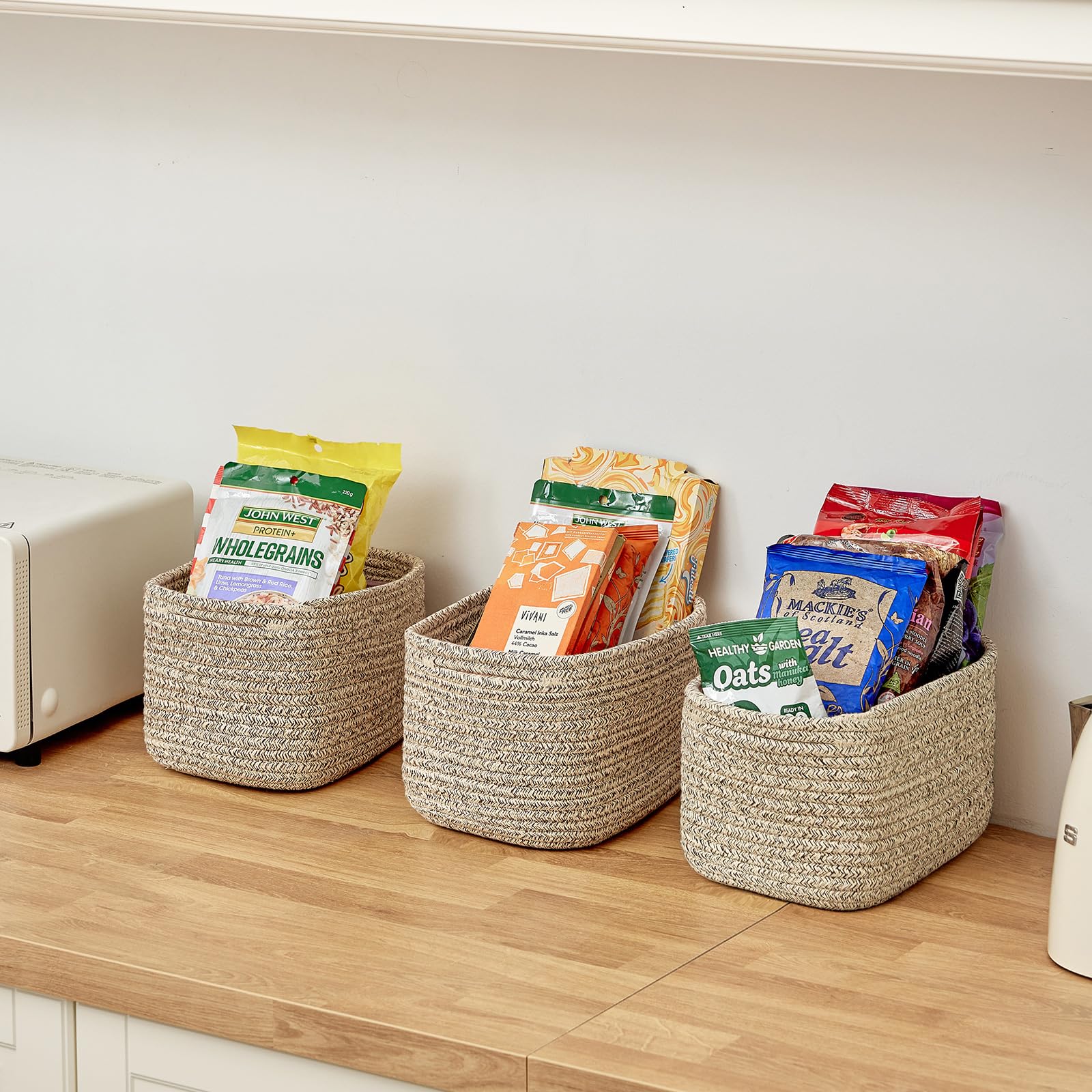 R RUNKA foldable design allows easy storage when not in use.