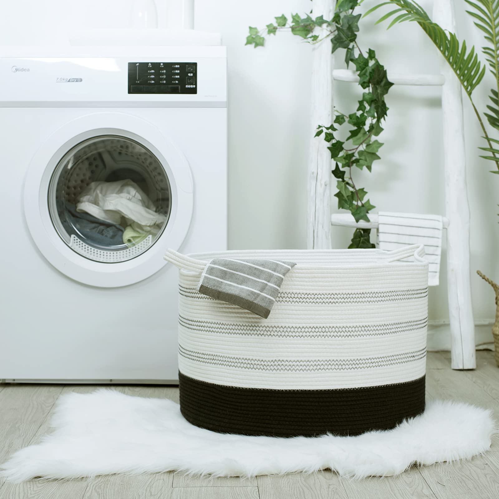 R RUNKA XXXLarge basket close-up reveals durable stitched seams and sturdy carry handles.
