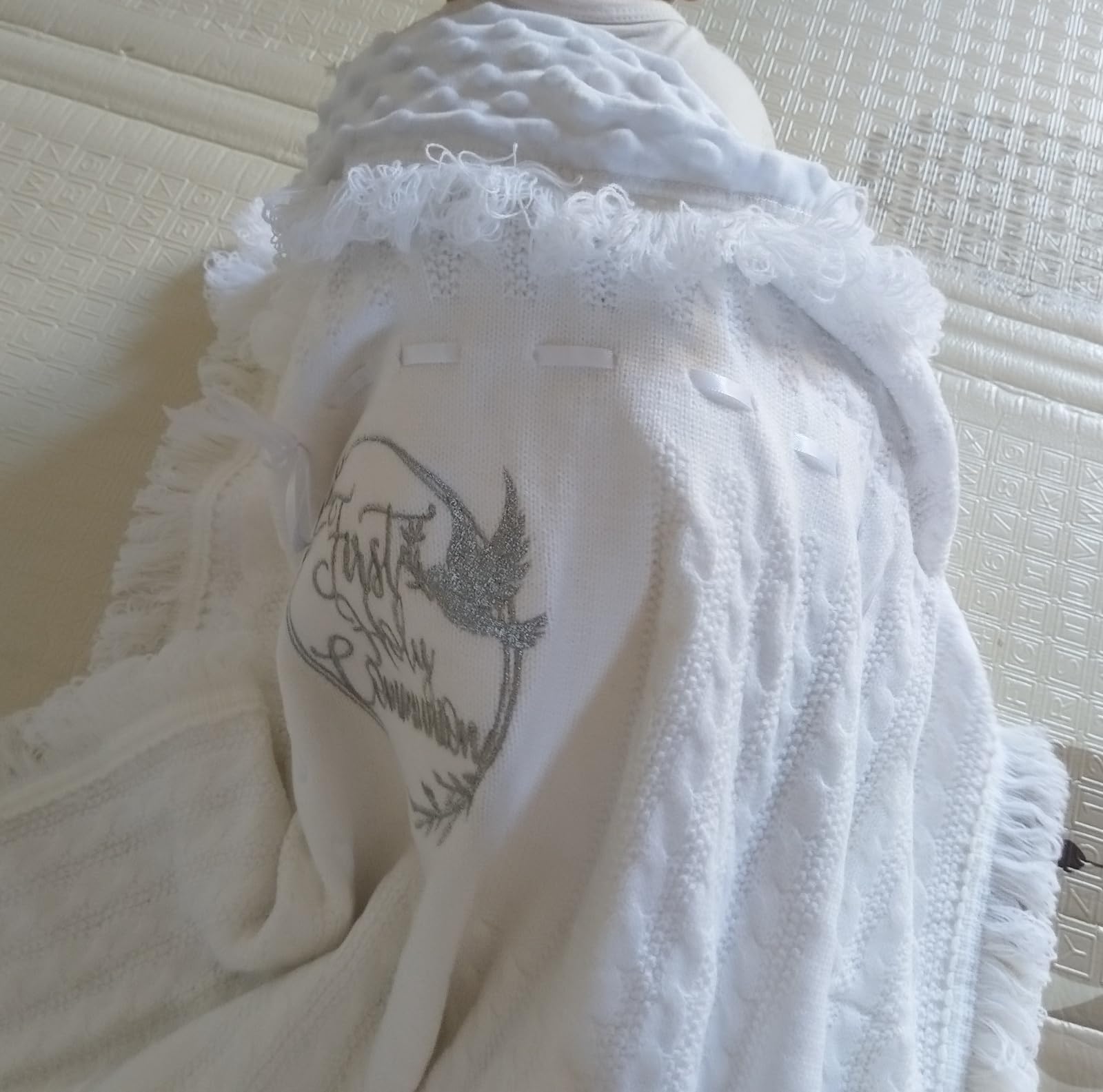 Runeaoys baby shawl ceremonial-use blanket suitable for christening and photos.