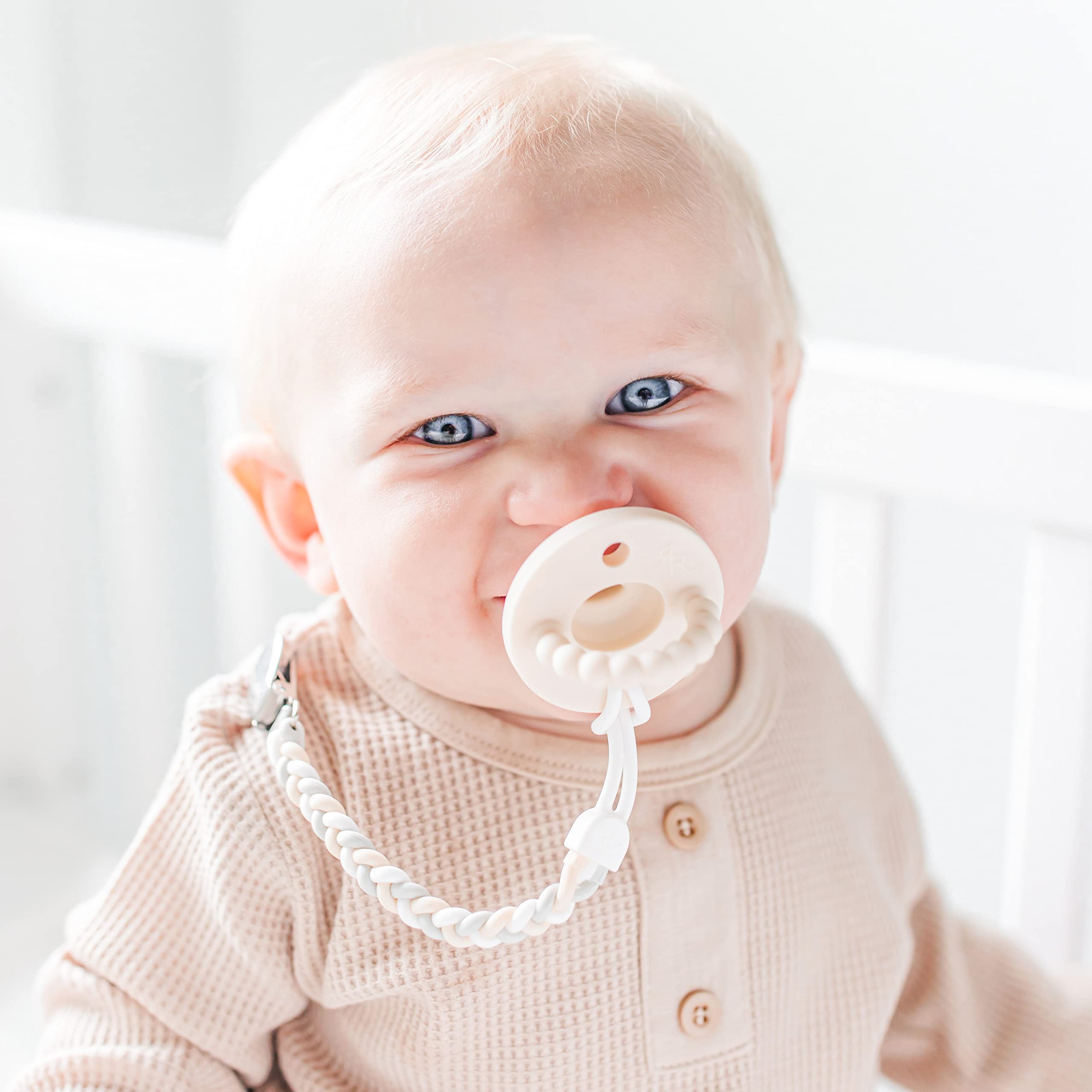 Ryan & Rose Cutie Clip Braiden silicone 8-inch length keeps pacifiers clean and within reach.