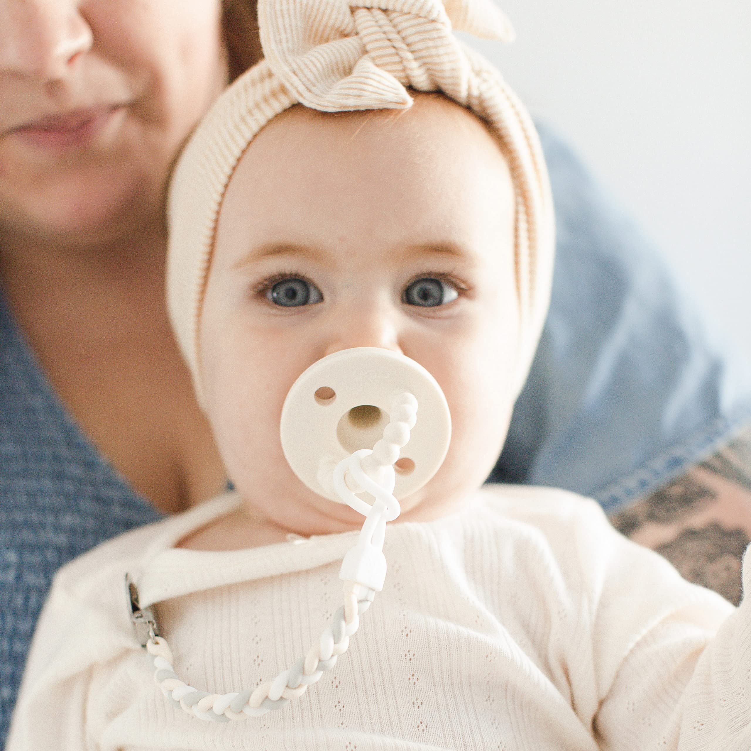 Ryan & Rose Cutie Clip Braiden silicone with lead-free stainless steel clip supports baby-safe attachment.