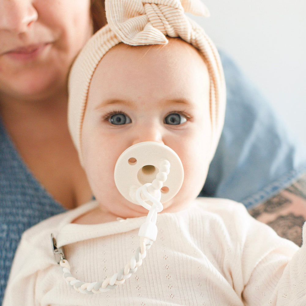 Ryan & Rose Cutie Clip Braiden silicone with lead-free stainless steel clip supports baby-safe attachment.