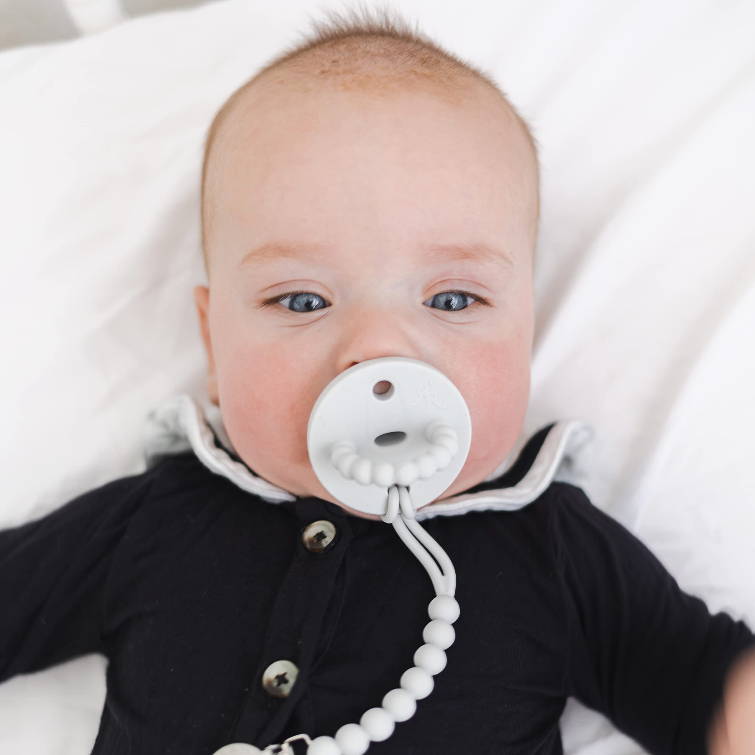 Ryan & Rose Cutie Clip Judy grey use on stroller or car seat reduces lost items.