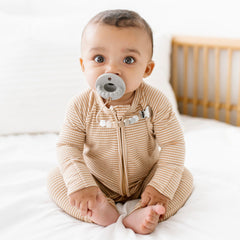 7.5-inch Georgia maxi clip demonstrates easy reach for on the go pacifier access.