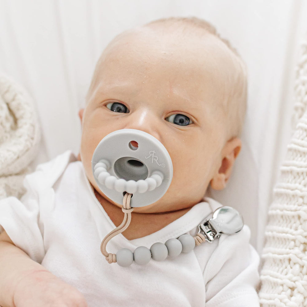 Ryan & Rose Cutie PAT Flat Gray teether design demonstrates gentle gum relief.