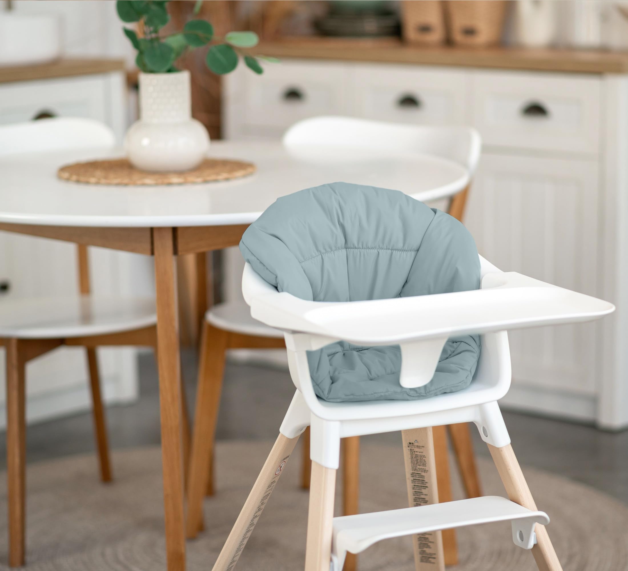 SA ACCESSORIES Cushion mint design adds modern style