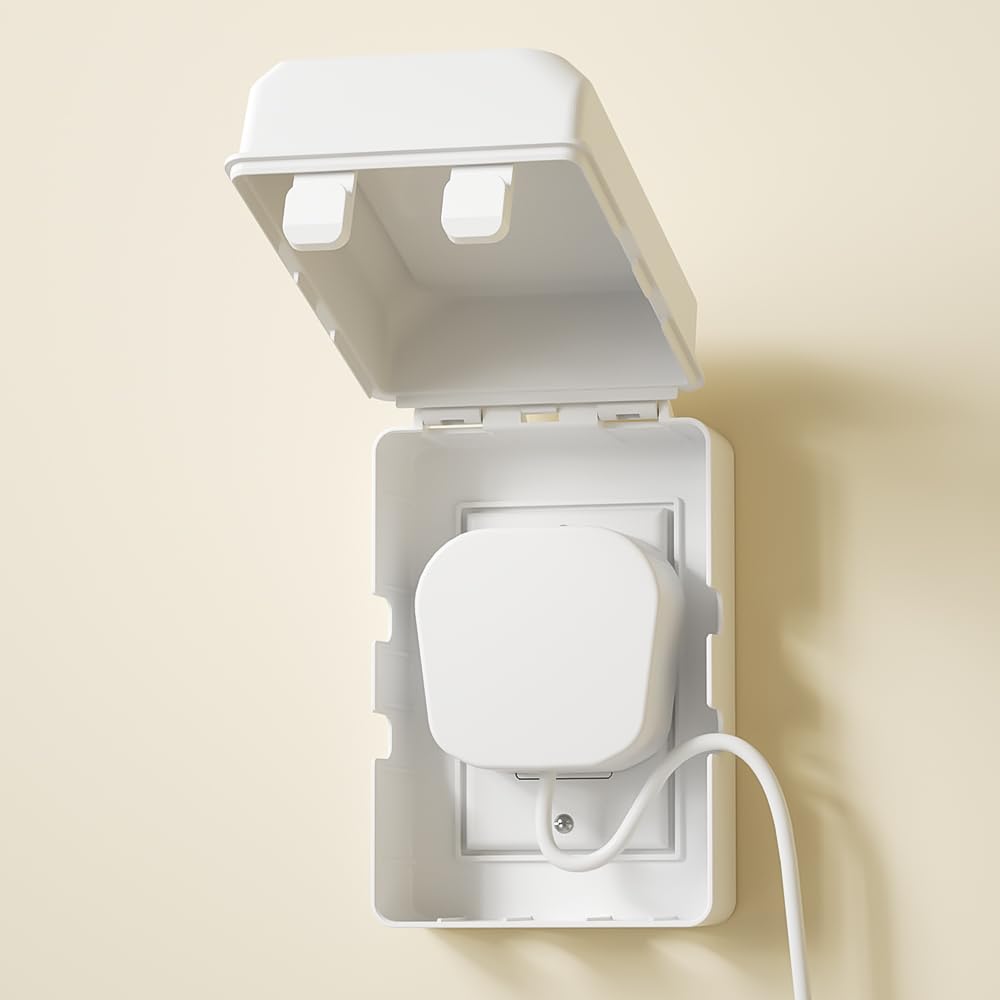SAFELON outlet box white front view for discreet childproofing