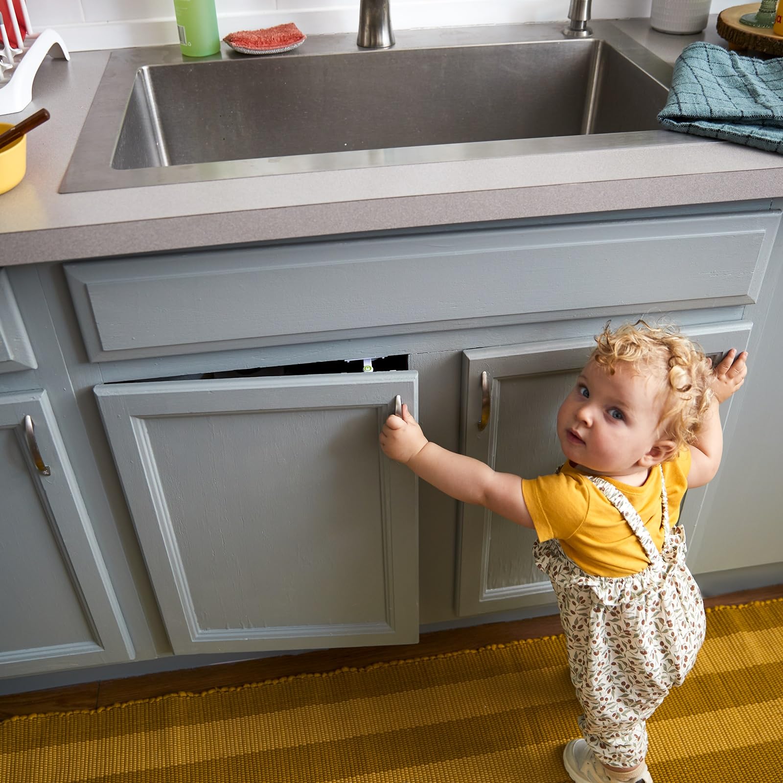 Safety 1st durable adhesive design offers strong child protection