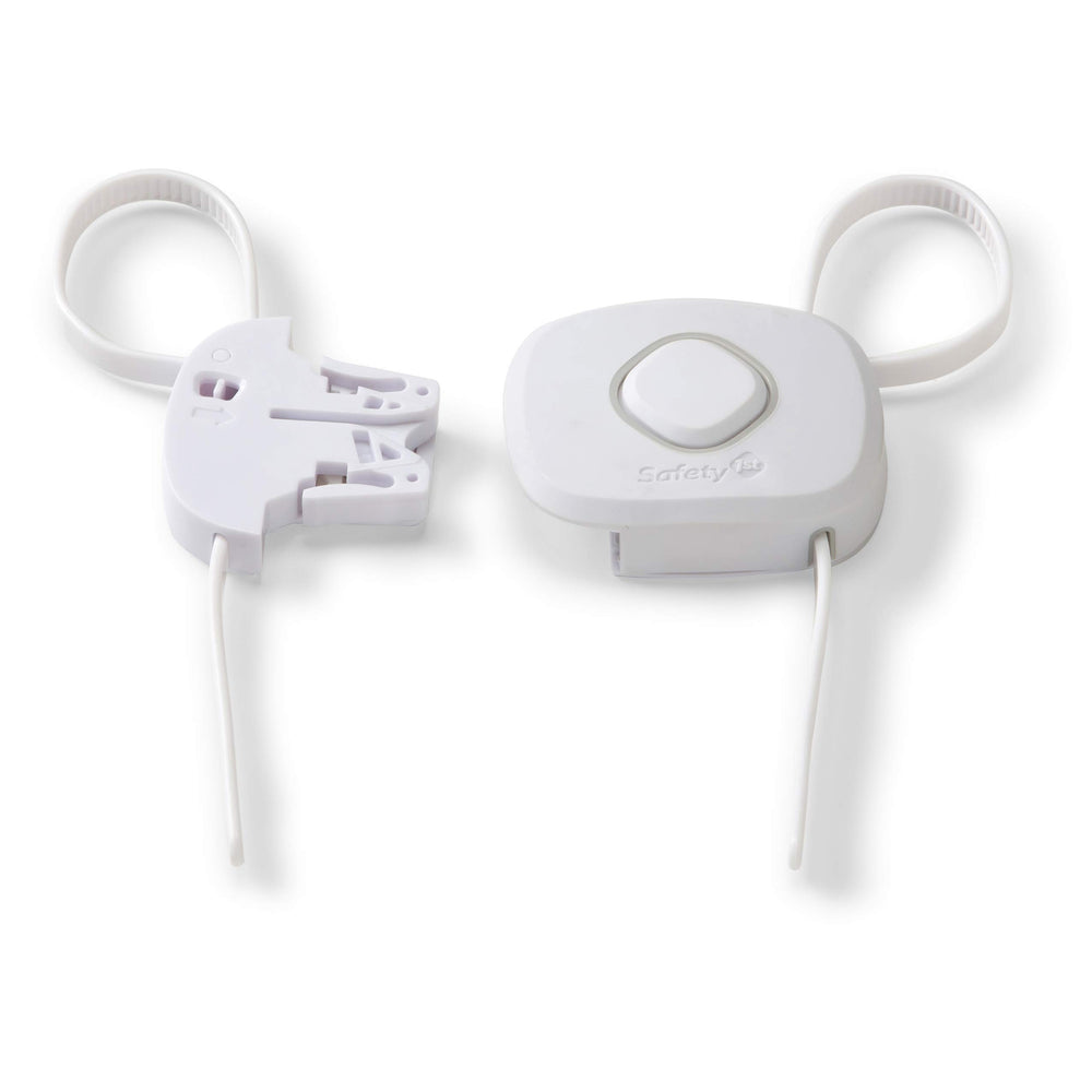 Safety 1st OutSmart Flex Lock adjustable strap enables quick fit.