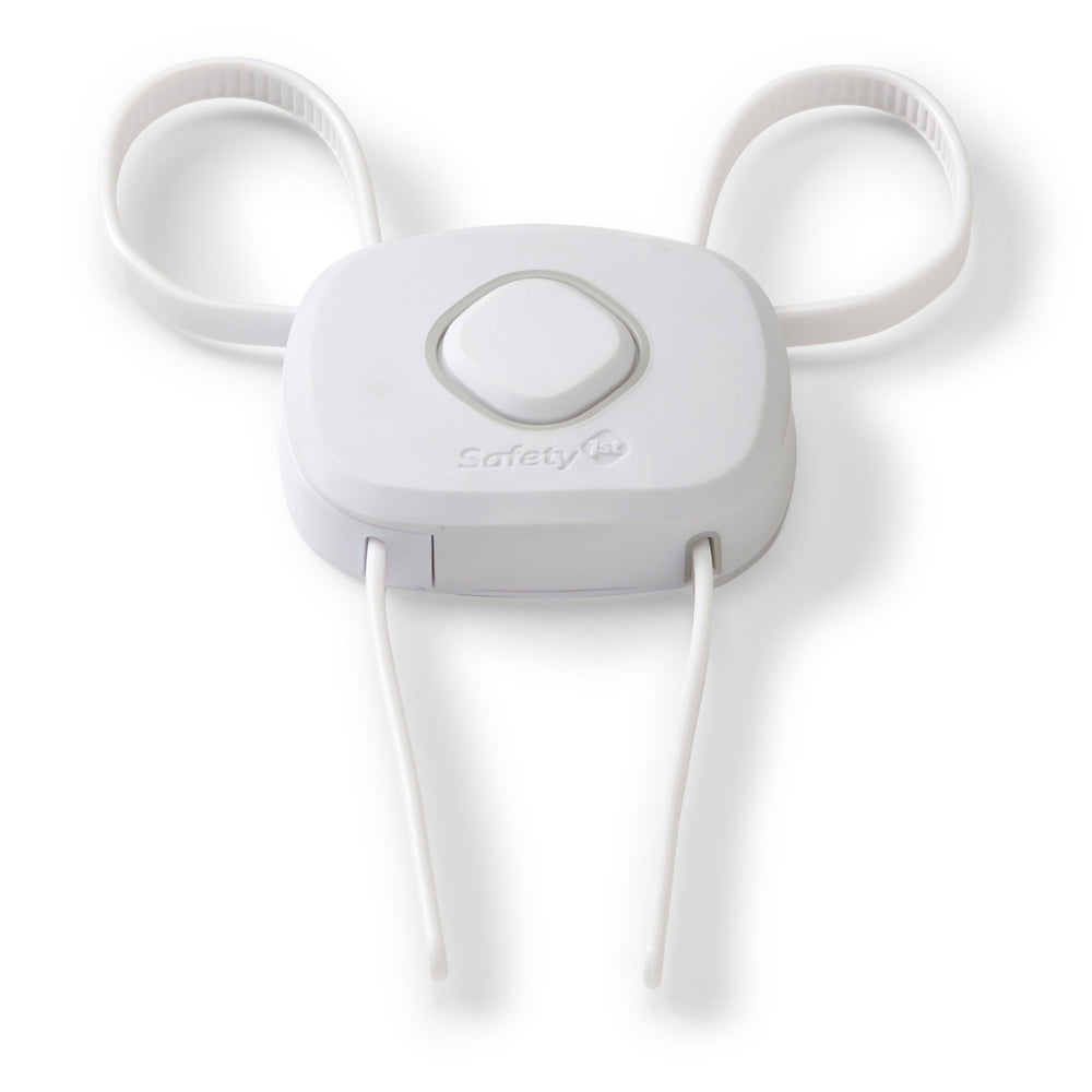 Safety 1st OutSmart Flex Lock four-pack display for easy multi-cabinet coverage.