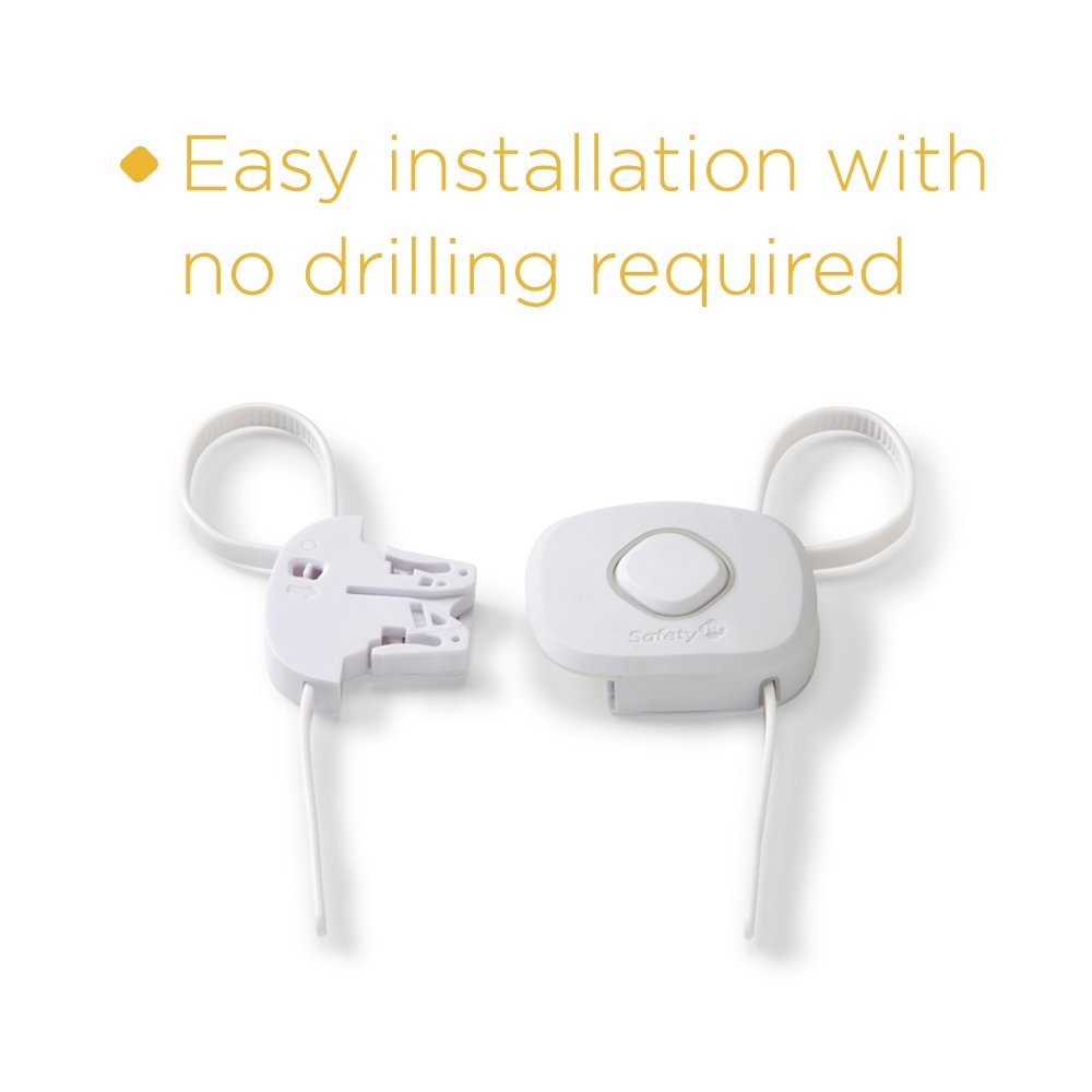Safety 1st OutSmart Flex Lock remains strong against determined toddlers during tests.